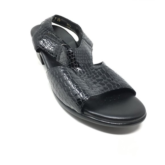 NEW SAS Suntimer Strappy Sandals Shoes Size 7 WW - Picture 1 of 9